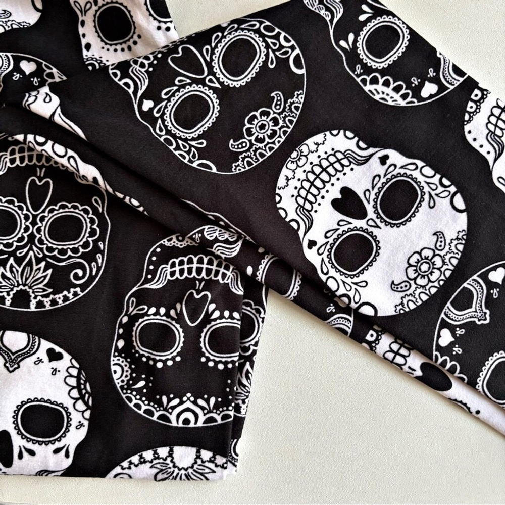 Junior's M Black & White Sugar Skull High Rise Leggings - Picture 4 of 7